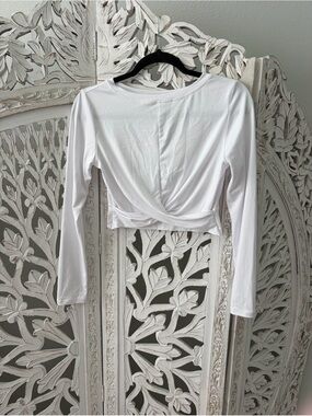 Kyodan White Long-Sleeve Twist-Front Crop Top